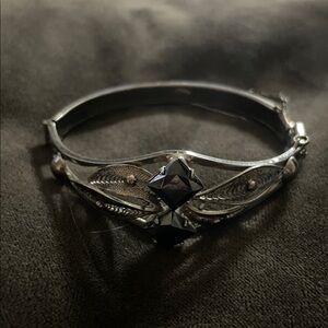 Sophisticated Silver Bracelet with Black Gemstones